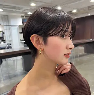 ショート レイヤー・カット モデル・透明感カラーのヘアスタイル