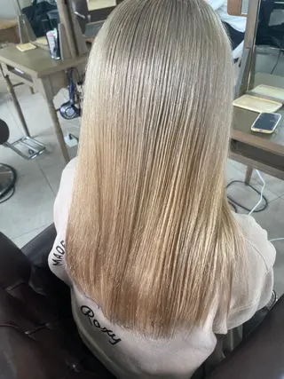 ロング TIDEHAIR SHUKAのヘアスタイル