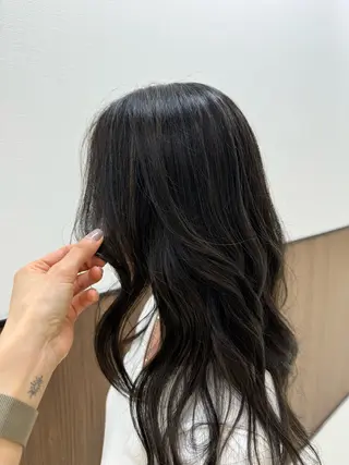 セミロング ハイライト×レイヤー 🖤木津谷のヘアスタイル