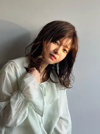 カラー 安達 葵のヘアスタイル