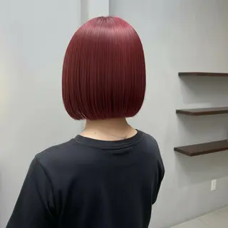 ミディアム 💕透明感赤味カラー ぱっつんボブ🩷のヘアスタイル
