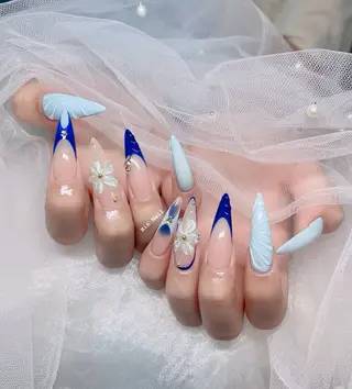 ネイル Hin Nailsのネイルデザイン