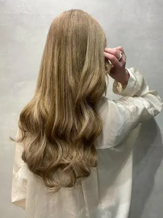 セミロング カラー ヘアアレンジ LAVENDIA 初音のヘアスタイル