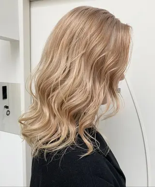 セミロング カラー mao/天神ブリーチ ハイトーンカラーのヘアスタイル