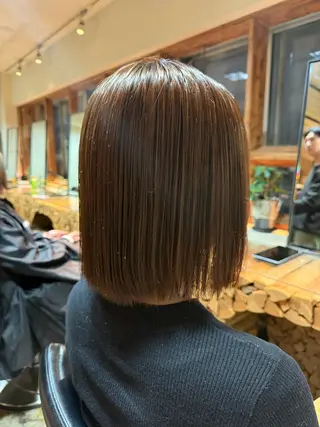 ミディアム カラー 須藤 優真 切りっぱなしボブのヘアスタイル