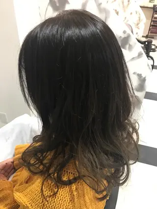セミロング 馬渕 由梨のヘアスタイル