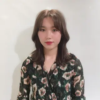 ミディアム カラー ヘアアレンジ 柔らか垢抜けｶﾗｰと ｶｯﾄ🫧ASUKAのヘアスタイル