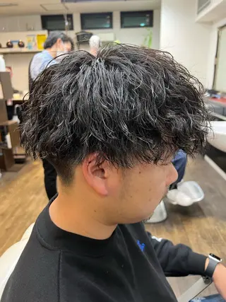 ショート パーマ メンズ 二本木 秀成のヘアスタイル