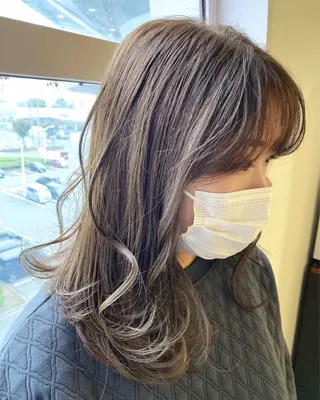 セミロング カラー NAKAHARA TSUKUSHIのヘアスタイル