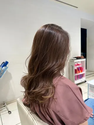 ロング カラー 海希/ブリーチ透明カ ラー/レイヤーカットのヘアスタイル