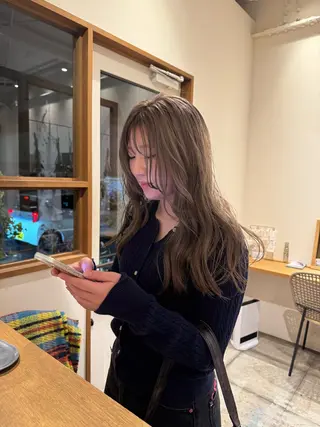 ロング カラー ENIF　大島 芽生のヘアスタイル