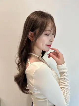 カラー 韓国🇰🇷トレンド レイヤーカット🩶のヘアスタイル