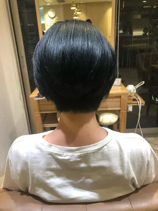 ショート カラー 佐川 友里のヘアスタイル