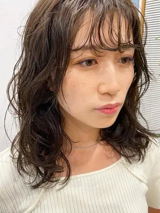 ミディアム カラー パーマ しの　ゆきの THE REMMYのヘアスタイル