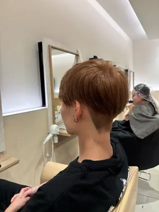 ショート カラー 高濱 ひなよのヘアスタイル