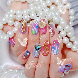 ネイル 🦋 Queenieのネイルデザイン