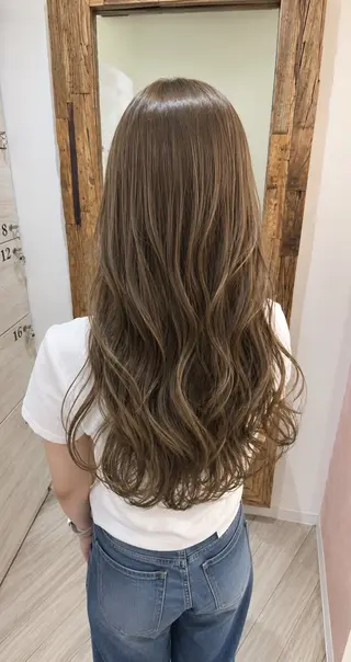 ロング カラー 深谷 真見のヘアスタイル