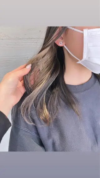 セミロング カラー サキ🤍ハイトーン 🩰くびれ巻きヘアのヘアスタイル