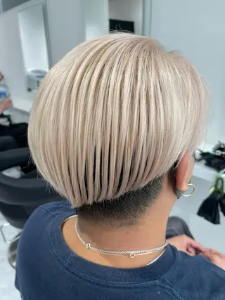 ショート カラー コテ巻き風パーマ 🦋にこ🦋のヘアスタイル