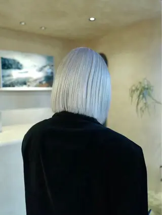 ミディアム カラー Bërg kiraのヘアスタイル