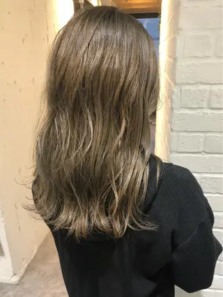 セミロング フジサキ ケンのヘアスタイル