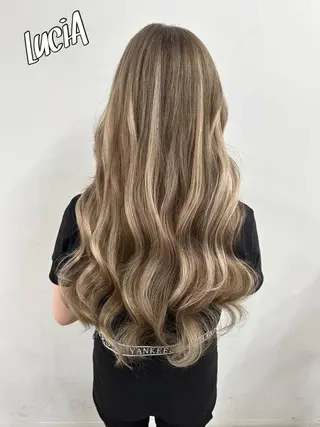 ロング カラー ヘアアレンジ MISAKIエクステ ブリーチ\5900のヘアスタイル