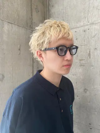 ショート メンズ センターパート/ニ ュアンスパーマのヘアスタイル