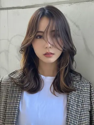 ロング ヘアサロンM新宿 カットカラーブリーチのヘアスタイル