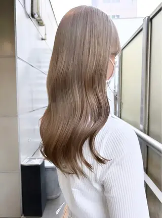 カラー Rico / bob/グレージュのヘアスタイル