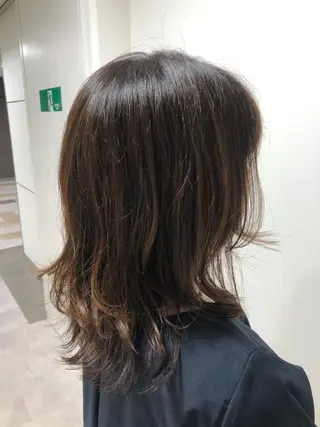 ミディアム 阪上 沙織のヘアスタイル