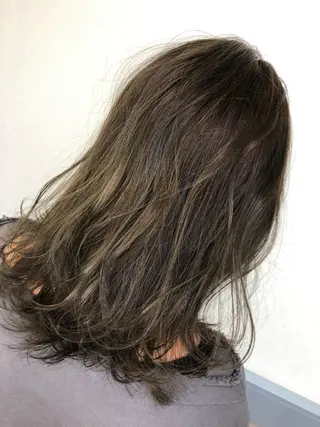 ミディアム Lit.豊橋 夏目のヘアスタイル