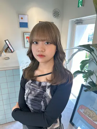 セミロング カラー HANAME 原宿美容室のヘアスタイル