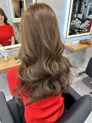 ロング カラー パーマ ヘアアレンジ 透明感ブリーチカラー 🌈TOMOHIROのヘアスタイル