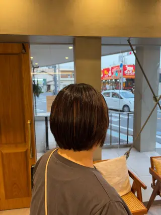 ショート エルロン 栢原のヘアスタイル