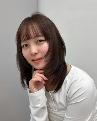 ミディアム manami/ ハッシュレイヤーのヘアスタイル