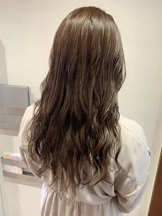 ロング カラー 蓮見  友里のヘアスタイル