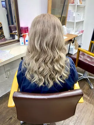 ミディアム カラー ブリーチカラー特化 U-topia小島のヘアスタイル