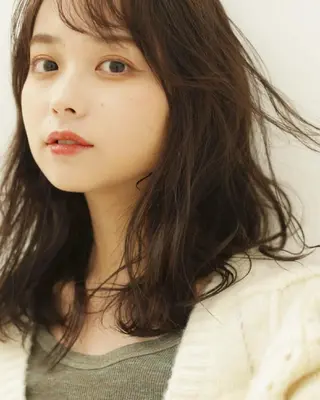 セミロング しもかわ かほのヘアスタイル