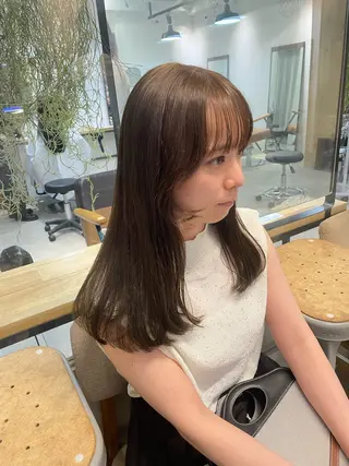 ロング カラー ミルクティー× グレージュMOMOのヘアスタイル