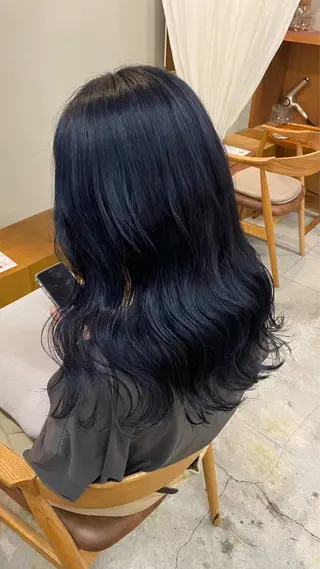 カラー Asumi/丸の内 /ブリーチ/花屋併設のヘアスタイル