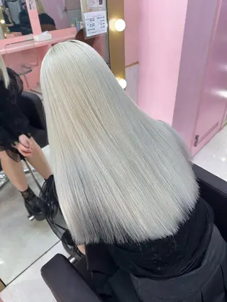 ロング カラー 2次元カラー/ ブリーチMANATOのヘアスタイル