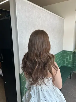 カラー 本木下朋花/髪質 改善×ダブルカラーのヘアスタイル