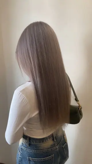 ロング カラー 小野楓未 ブリーチ/ 透明感カラー🩵のヘアスタイル