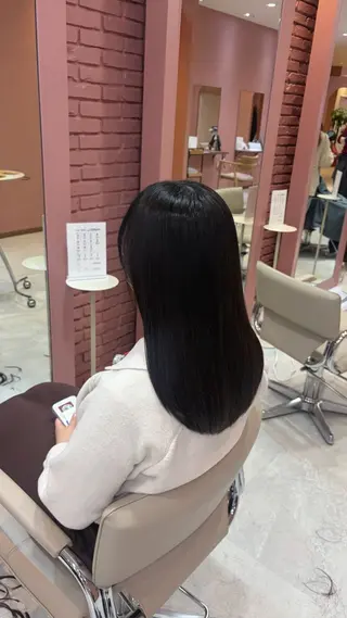 セミロング 聖菜/ hina /レイヤー/艶カラーのヘアスタイル