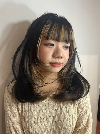 セミロング 【Pia】 セナ/ハイトーンのヘアスタイル
