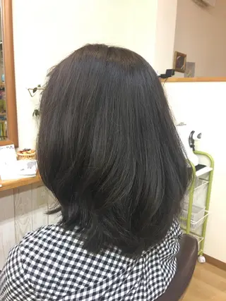 ミディアム 平井 秀乙のヘアスタイル