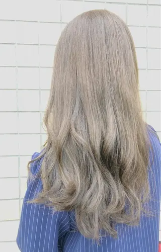 ロング カラー 岩渕 由里香のヘアスタイル