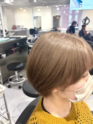 ショート カラー 透明感/暖色カラー くるみのヘアスタイル