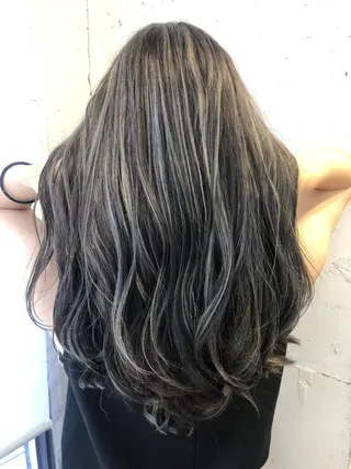 カラー 360°キレイな ショートカットのヘアスタイル