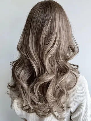 ロング カラー 🫧ハイトーン 🌈透明感☘️らいのヘアスタイル